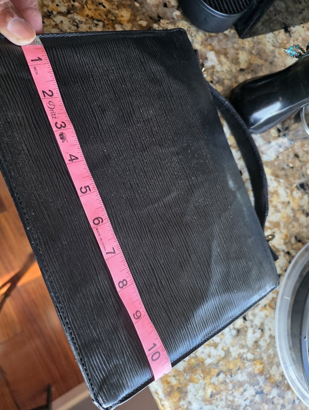 Louis Vuitton Black Epi Clutch w/Wallet - Picture 10 of 17